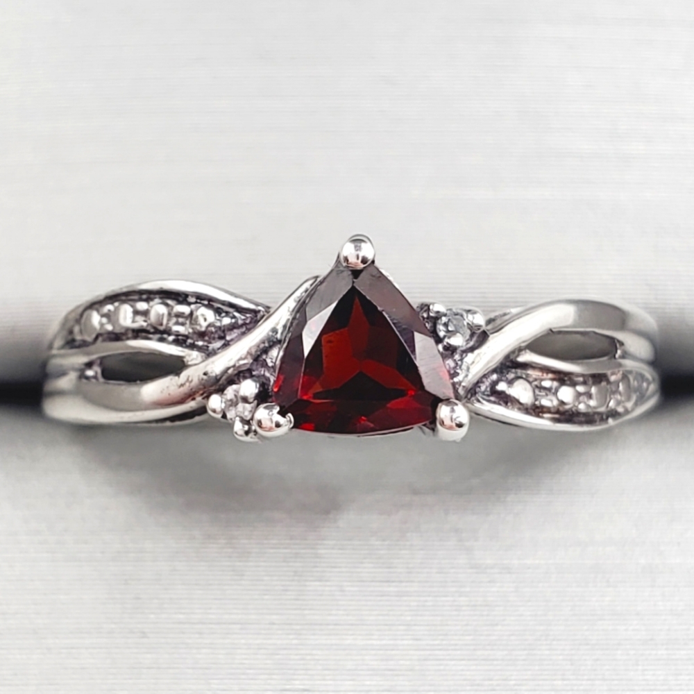 Genuine Trillion Garnet 925 Sterling Silver Twist Design Ring